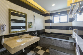 Huaman Hot Spring Villa