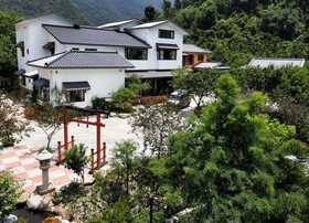 Huaman Hot Spring Villa