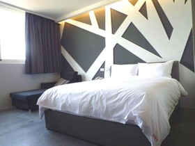 Travel Light Hotel