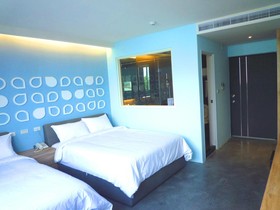 Travel Light Hotel