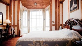 The Cotswold Villa