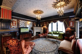 The Old England Manor