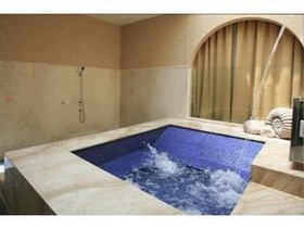 Her Home Spa Motel