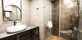 Unique Hotel-Dash 23 Hotel-Giant Hotel