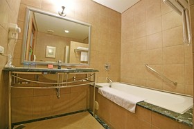 Wei-Yat Toong Mao Grand