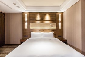 Green World Station Hotel