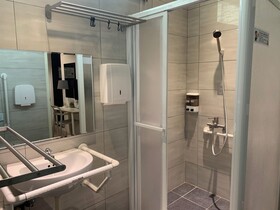 Bluewater Hotel Taoyuan Airport MRT A18 HSR