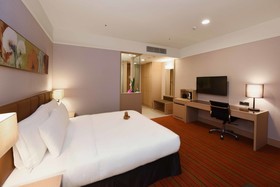Fullon Hotel Taoyuan Airport Access MRT A8