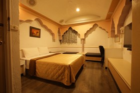Hua Yue Hotel