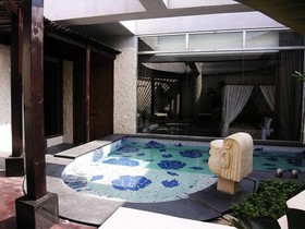 Mos Motel