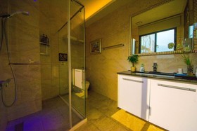 C'est La Vie No. 8 B&B