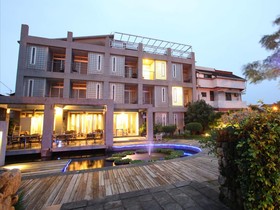 Riverside inn