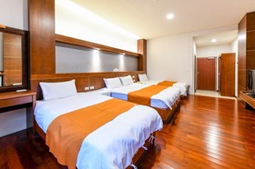 Chanshuo Forestville