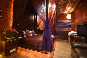 Sun Moon Love Hotel