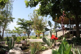 Papa's Cafe And Bungalows