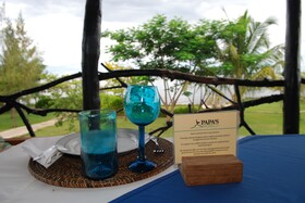 Papa's Cafe And Bungalows