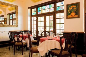 Protea Hotel Dar es Salaam Courtyard