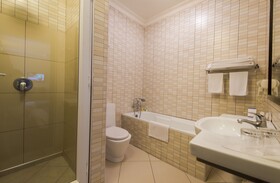 Protea Hotel Dar es Salaam Courtyard