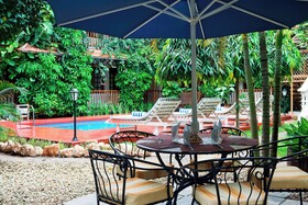 Protea Hotel Dar es Salaam Courtyard