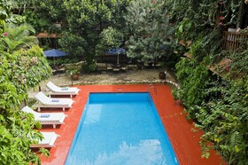 Protea Hotel Dar es Salaam Courtyard