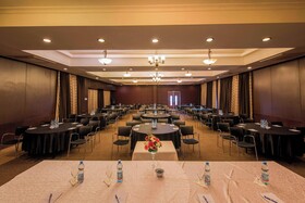 Protea Hotel Dar es Salaam Courtyard