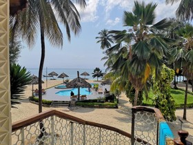 Smiles Beach Hotel