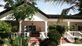 Moonshine Uroa Boutique Hotel
