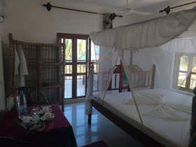 Moonshine Uroa Boutique Hotel
