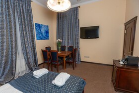Guest House 1812
