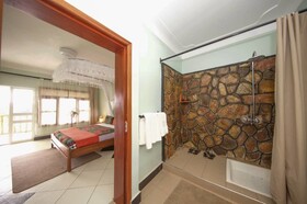 Papyrus Guesthouse Entebbe