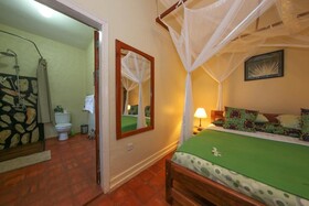 Papyrus Guesthouse Entebbe