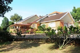 Papyrus Guesthouse Entebbe