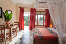 Papyrus Guesthouse Entebbe