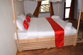 Bunyonyi Apple Farm Stay