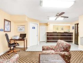 Days Inn & Suites by Wyndham Athens Alabama