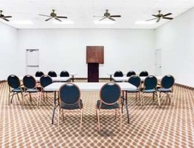 Days Inn & Suites by Wyndham Athens Alabama