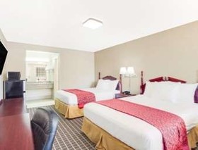 Days Inn & Suites by Wyndham Athens Alabama