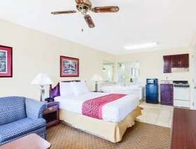 Days Inn & Suites by Wyndham Athens Alabama