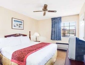 Days Inn & Suites by Wyndham Athens Alabama