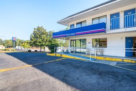 Motel 6 Birmingham Bessemer