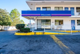 Motel 6 Birmingham Bessemer
