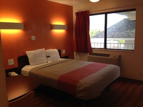 Motel 6 Birmingham Bessemer