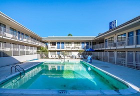 Motel 6 Birmingham Bessemer