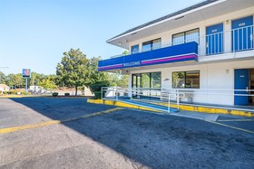 Motel 6 Birmingham Bessemer