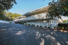 Motel 6 Birmingham Bessemer