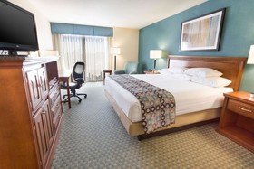 Drury Inn & Suites Birmingham Lakeshore Drive