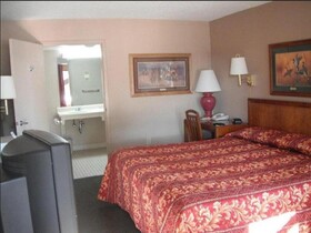 Days Inn by Wyndham Clanton AL