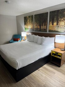 Days Inn by Wyndham Clanton AL