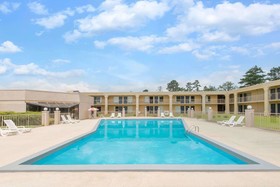 Days Inn by Wyndham Clanton AL