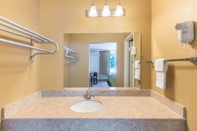 Days Inn by Wyndham Clanton AL